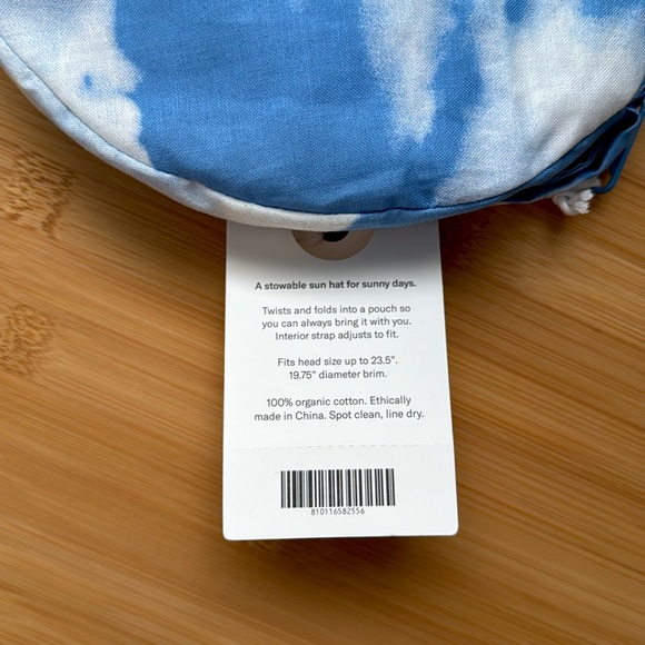 BAGGU Blue and White Packable Sun Hat - Picture 3 of 6